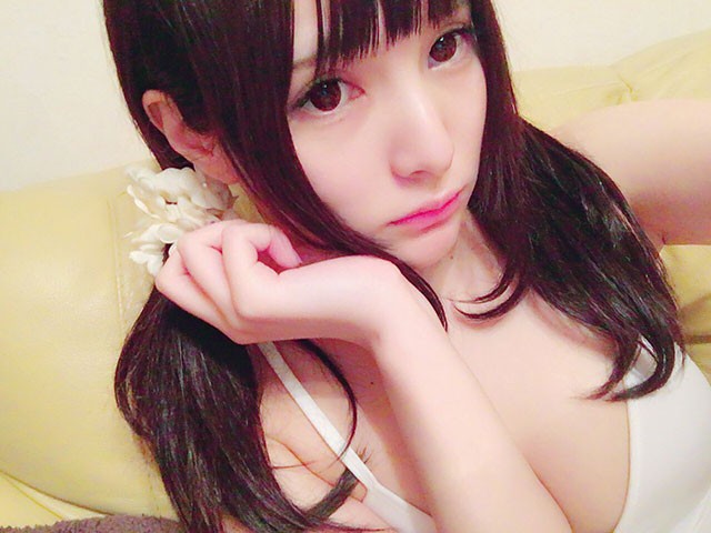 【GG扑克】HEYZO-1245:腼腆男友将坂口美穗扑倒在床上顺利中出!