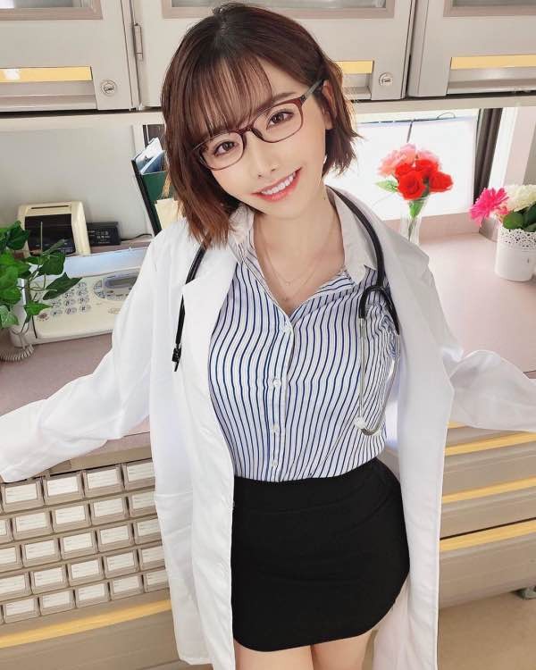 GENM-033：两性医生深田咏美帮患者解决勃起困难，还把精子都榨出来&#8230;