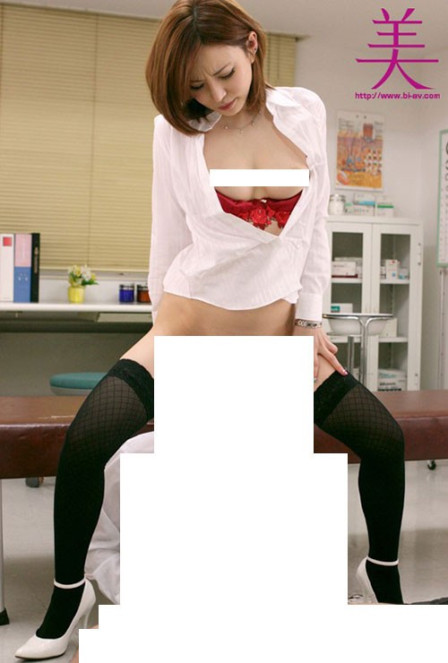 BBI-099：里美尤利娅老师用高超的深喉口技让人拜服！