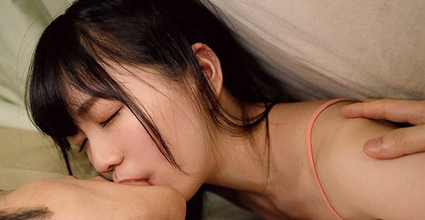 【GG扑克】ROYD-012:清纯表妹桜井千春半夜潜进表哥房间求爱中出。