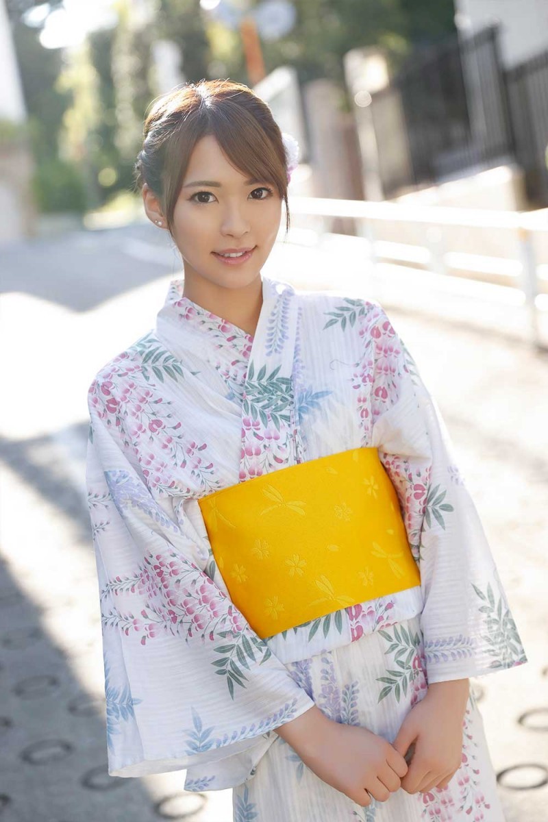 【GG扑克】近来发片最操!东条なつ:妈妈还不知道我做的是要露屁股的工作⋯