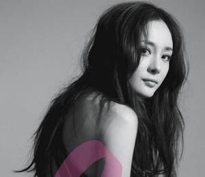 【GG扑克】美女脱的一干二净 地铁上sao货有点紧