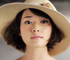 扣着她的腰顶撞 男的在开车要我帮他吹