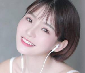 【GG扑克】我和母亲在芦苇丛理 胸前柔软被捏得好疼