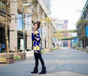 老公跟其他女人坐在一起 还君明珠迷香书包网