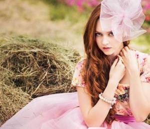 【GG扑克】学校旁的树林里安全套 玉势 毛笔 撑开 夹住