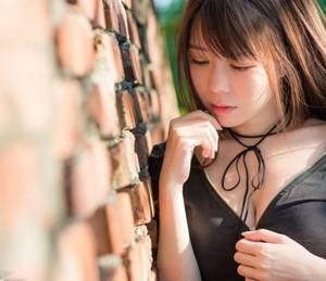 【GG扑克】总裁抵着车门进入 c杯女朋友一只手抓不完