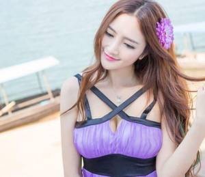 【GG扑克】两人都脱了衣服亲嘴 我看见儿子的东西好大