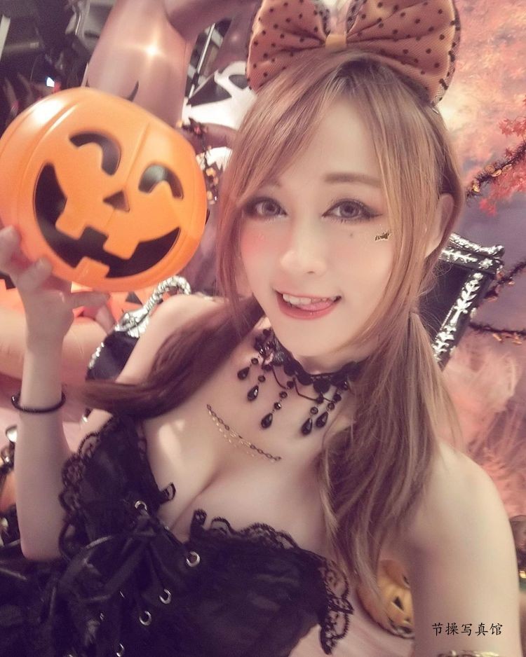 甜美少女吴箐箐写真图片，萌甜脸蛋大眼无辜让人恋爱又沉醉