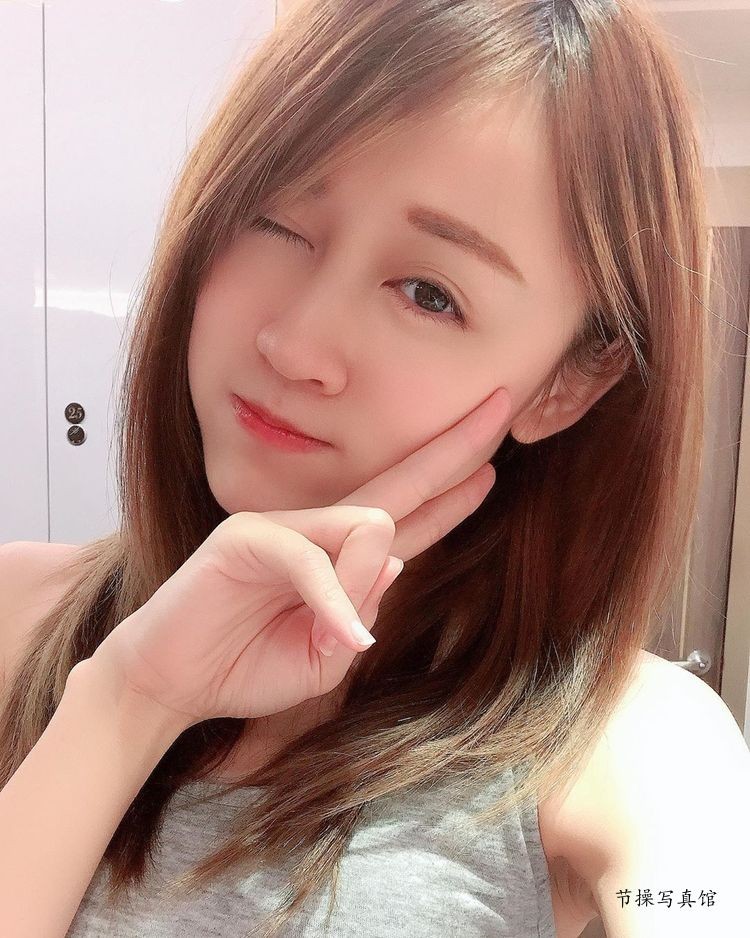 甜美少女吴箐箐写真图片，萌甜脸蛋大眼无辜让人恋爱又沉醉