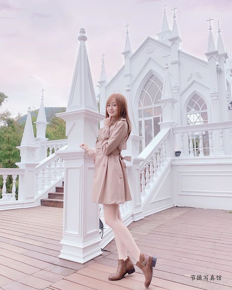 甜美少女吴箐箐写真图片，萌甜脸蛋大眼无辜让人恋爱又沉醉