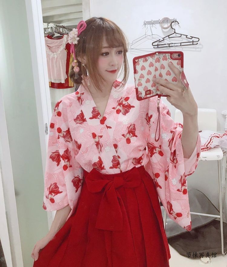 甜美少女吴箐箐写真图片，萌甜脸蛋大眼无辜让人恋爱又沉醉