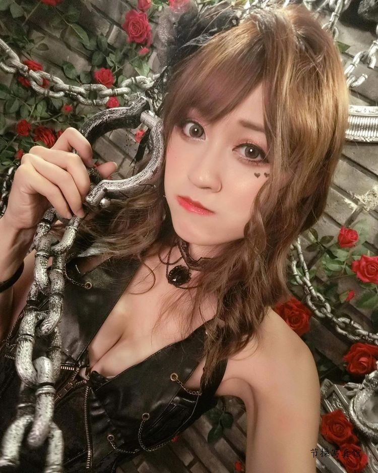 甜美少女吴箐箐写真图片，萌甜脸蛋大眼无辜让人恋爱又沉醉