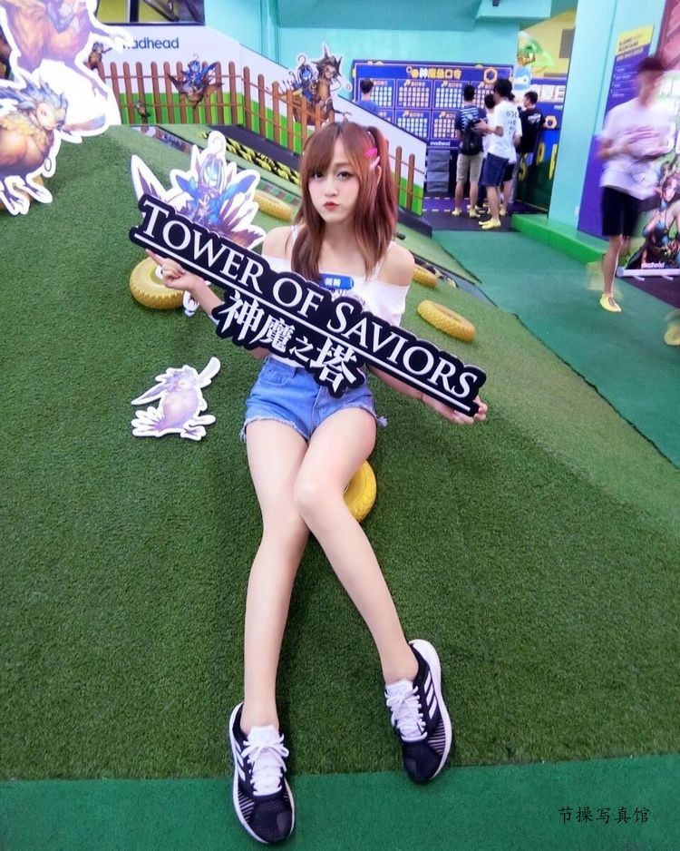 甜美少女吴箐箐写真图片，萌甜脸蛋大眼无辜让人恋爱又沉醉