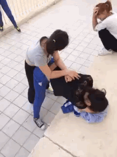 39秒邪恶经典番号gif 晋城三男两女宾馆照男人和美女睡觉亲热
