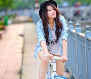 老板看上手下一个美女 被首长打pp