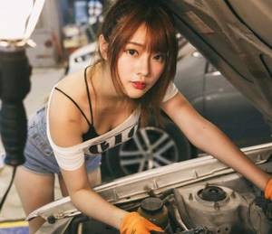 【GG扑克】秦芸雨和罗兴旺 用毛笔在里面轻轻刷