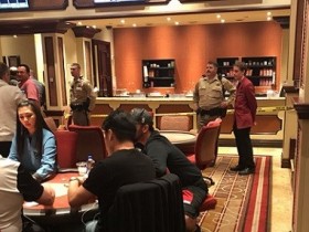 【GG扑克】百乐宫扑克室再次被抢，一名警官受伤，罪犯抢救无效死亡！
