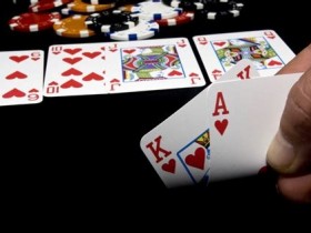 【GG扑克】​翻牌圈拿到强牌应该如何游戏