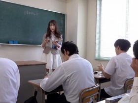 【GG扑克】GVH-073 ：痴女教师波多野结衣在课堂上脱光光邀请学生来享用。