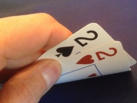 【GG扑克】​小对子追逐暗三条须注意的两个负面因素