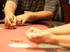 【GG扑克】​牌局评论：猎头赏金对牌手范围的影响