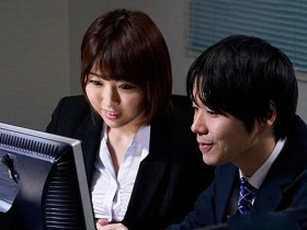 【GG扑克】JUY-858 ：公司实习生让人妻松本菜奈実体会到了未曾有的快感！