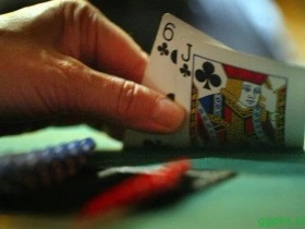 【GG扑克】拿到这种带一对的听牌，为什么过牌比下注更好