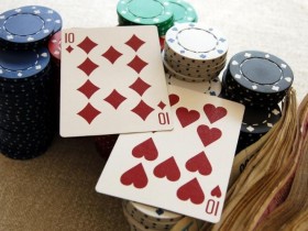 【GG扑克】如何游戏中等口袋对子-上：翻前