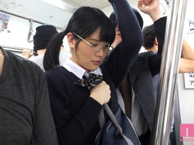【GG扑克】MIDE-647 ：短裙学生妹“志田雪奈”遇电车痴汉，任由肉棒在后面一进一出！