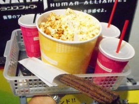 【GG扑克】《電影院最搭食物》到底是哪邊傳出喀滋喀滋的聲音讓我好餓啊