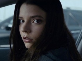 【GG扑克】雪白嫩乳成為《分裂》新亮點!精靈系鬼后「安雅泰勒喬伊」一脫驚人!