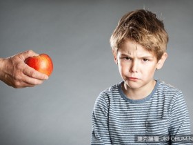 【GG扑克】什麼都不要!小孩最討厭任性瞬間 超想翻一萬個白眼…