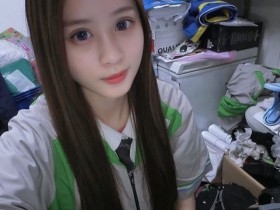 【GG扑克】全家正妹又一發!電眼正妹「陳巧樂」脫下制服後的細白長腿讓人想暴動了!