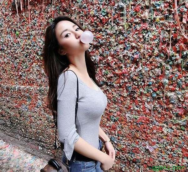 比基尼正妹扬扬 户外性感写真撩动人心