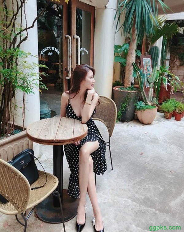 比基尼正妹扬扬 户外性感写真撩动人心