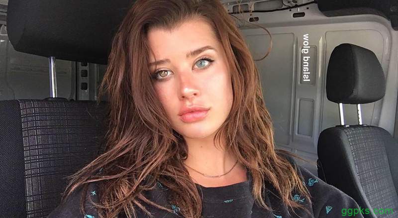 【GG扑克】异色瞳性感模特Sarah McDaniel 患虹膜异色症美得独一无二