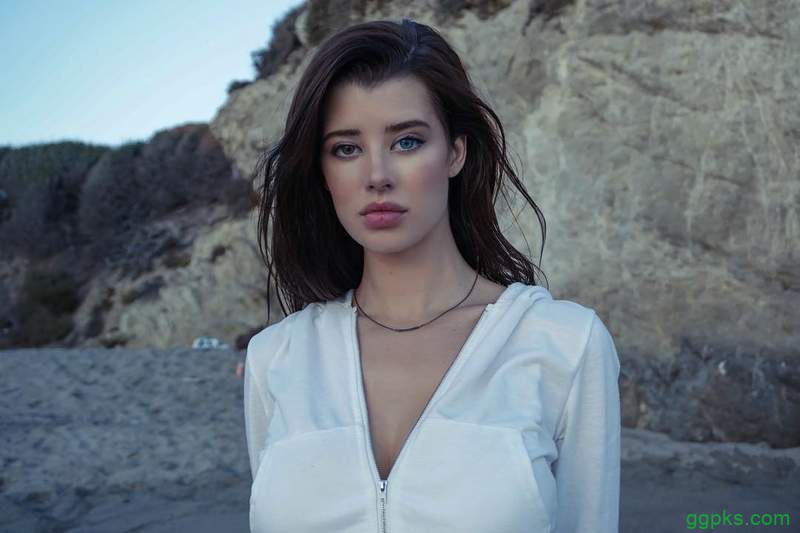 【GG扑克】异色瞳性感模特Sarah McDaniel 患虹膜异色症美得独一无二