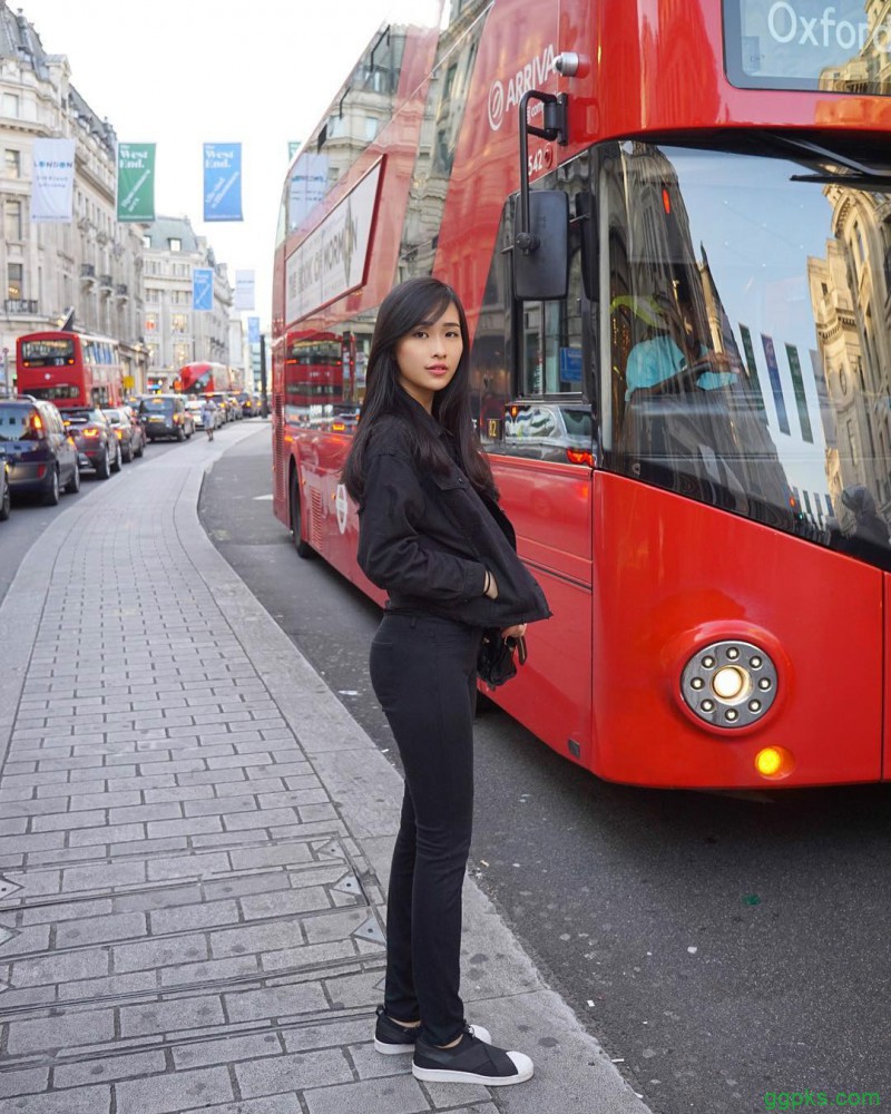 【GG扑克】大长腿正妹Andrea Tan 空姐女神甜美笑容迷人