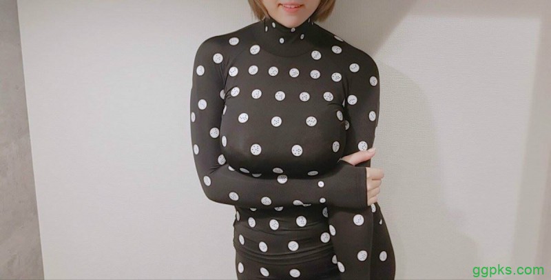 偷拍自拍女孩的阴唇 日本女生穿紧身透视波点量身衣令人想歪歪