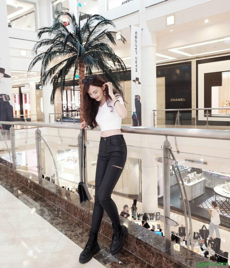 【GG扑克】台湾模特正妹Vava Lai 气质美女逆天大长腿性感迷人