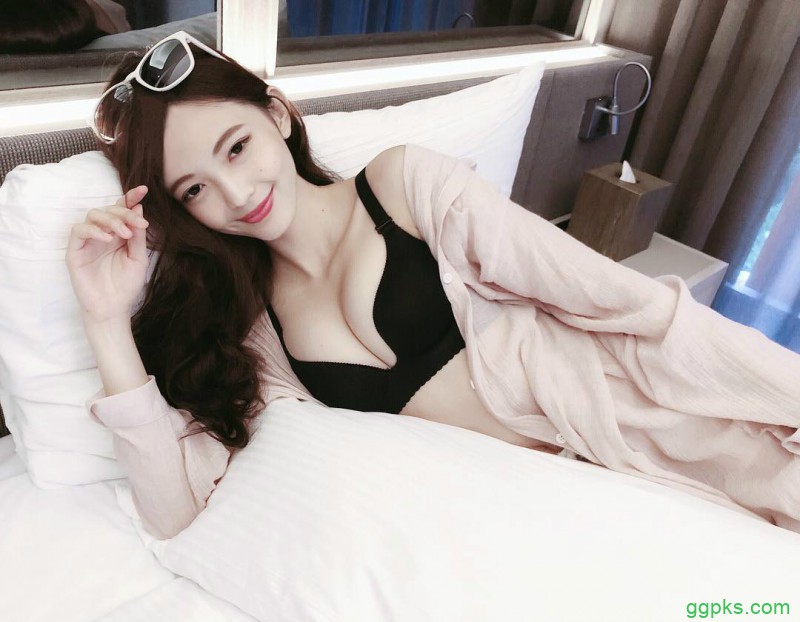 【GG扑克】台湾模特正妹Vava Lai 气质美女逆天大长腿性感迷人