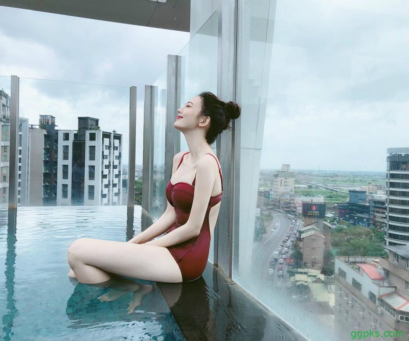 【GG扑克】台湾模特正妹Vava Lai 气质美女逆天大长腿性感迷人