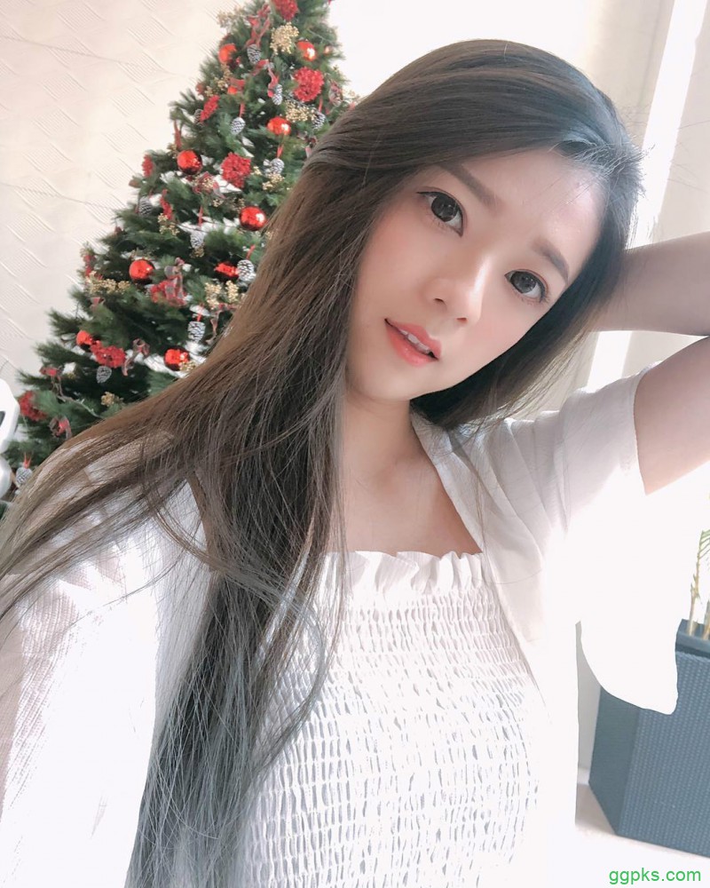 【GG扑克】甜美长发美女玲儿 小鸟依人般娇躯令人一秒爱上