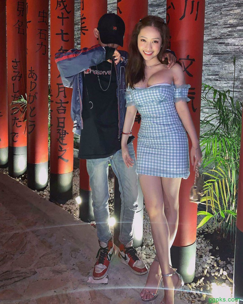 越南美女老板娘Thuy Vi 性感S曲线辣到不行
