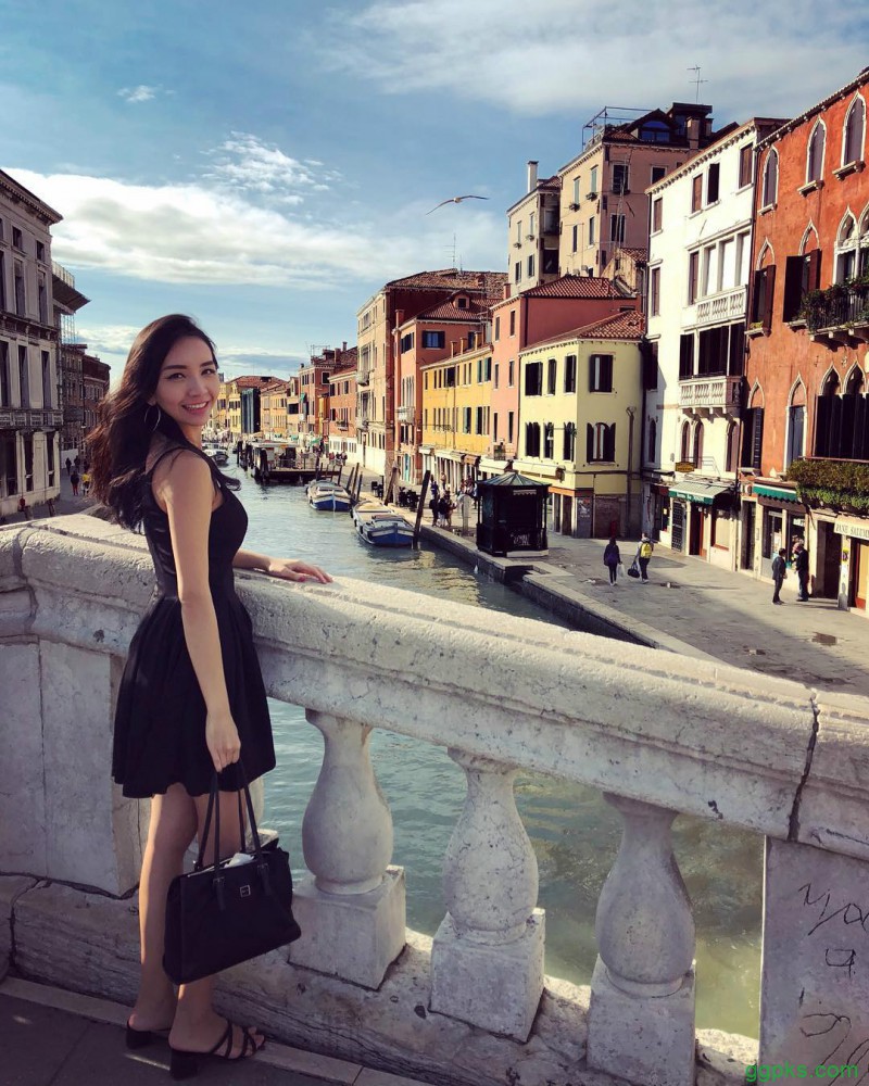 【GG扑克】性感空姐Athena Lin大解放 豪乳波涛汹涌成最美风景