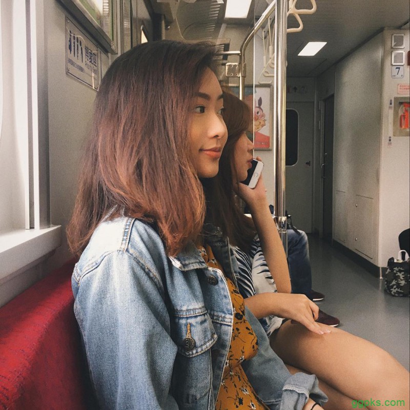 【GG扑克】新加坡美女Carrine 低胸吊带装好清凉