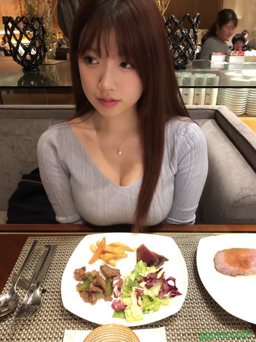 【GG扑克】日本正妹情人节爆红 和女朋友约会照片感觉每天都在过节