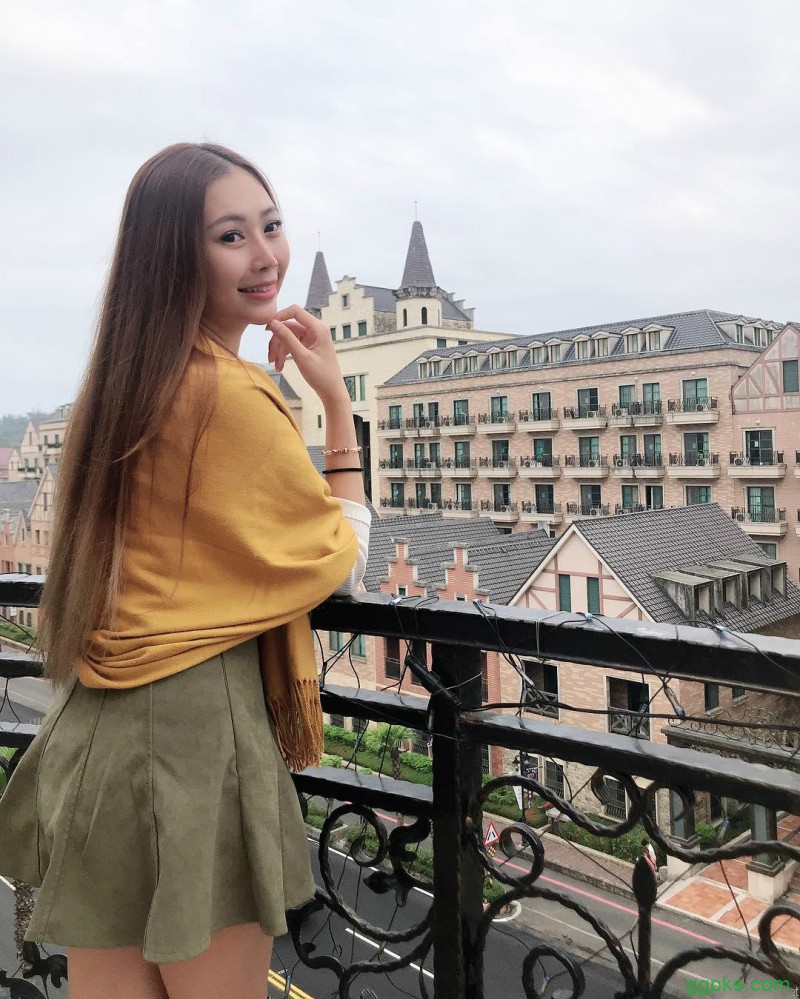 主播美女Evenni可希喜欢旅游 事业线深又性感