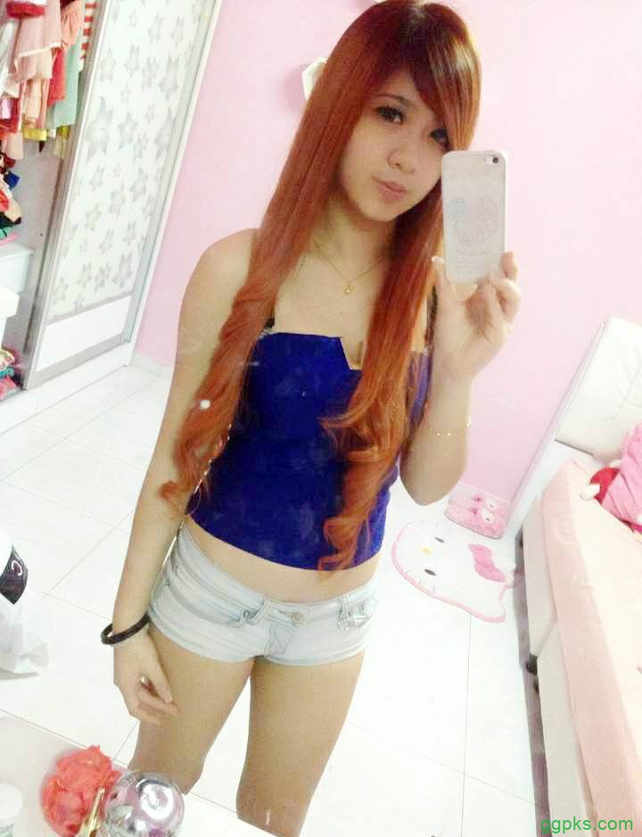 美女老板娘Yumiko 人妻当自家服装店美衣模特架势十足